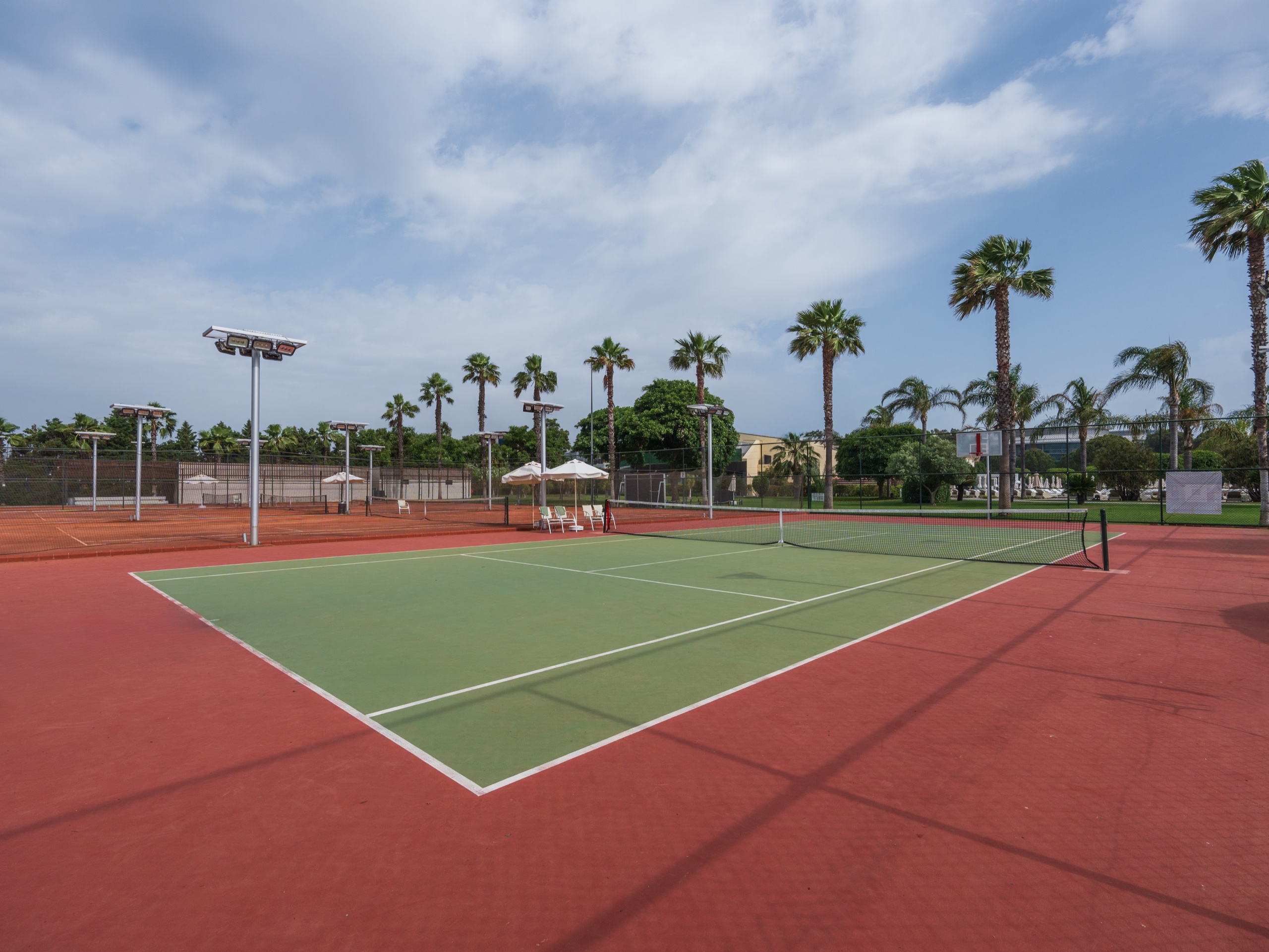 Hotel racket sports facilities